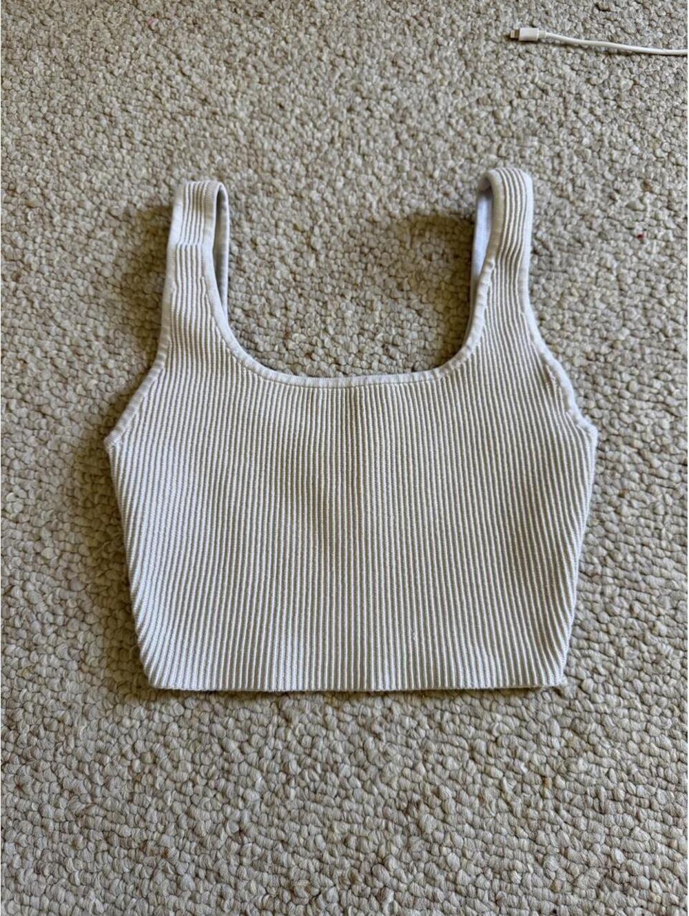Aritzia babaton cream ribbed crop top